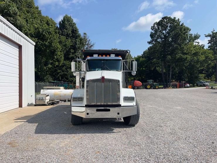 2019-kenworth-t8-series-dump-truck-image-5