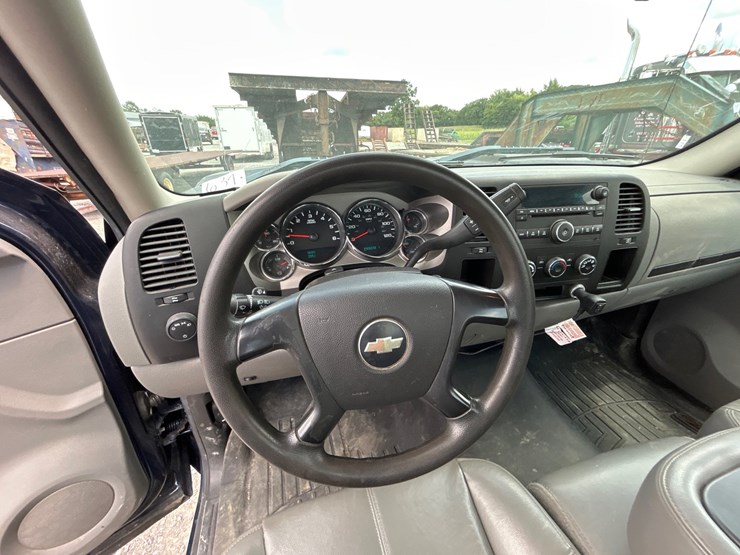 2009-chevrolet-3500-image-13