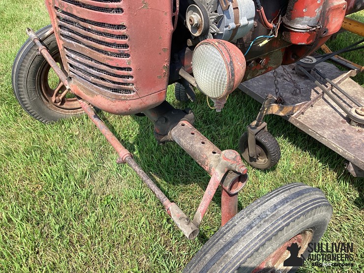 1946-farmall-a-2wd-tractor-w/woods-belly-mower-image-15
