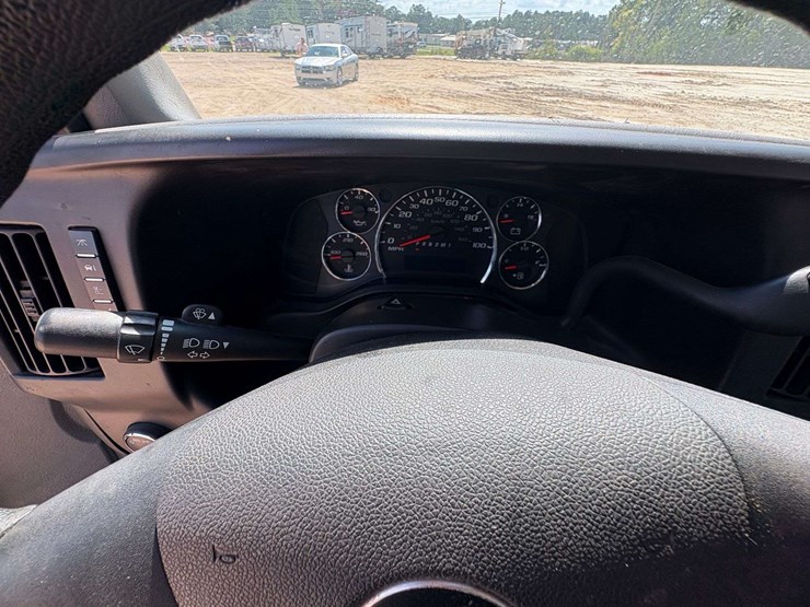 2018-chevrolet-express-2500-image-15