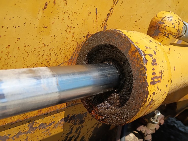caterpillar-d4c-image-60