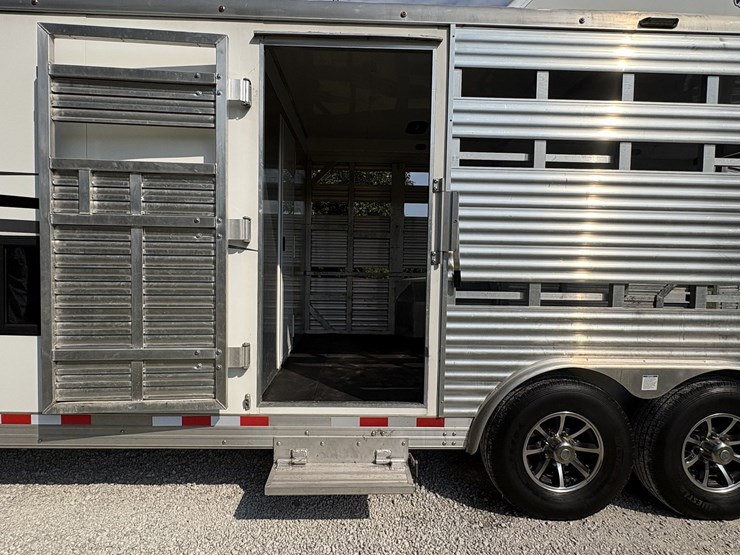 2018-bison-8011ldstlt-stock-combo-living-quarters-trailer-image-21