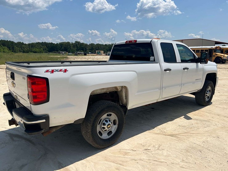 2015-chevrolet-silverado-2500hd-image-3