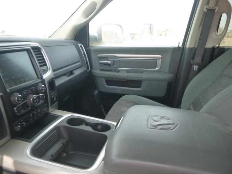2016-dodge-ram-3500-image-11
