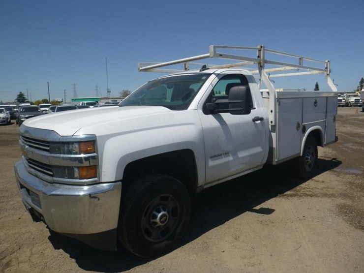 2017-chevrolet-2500hd-image-1
