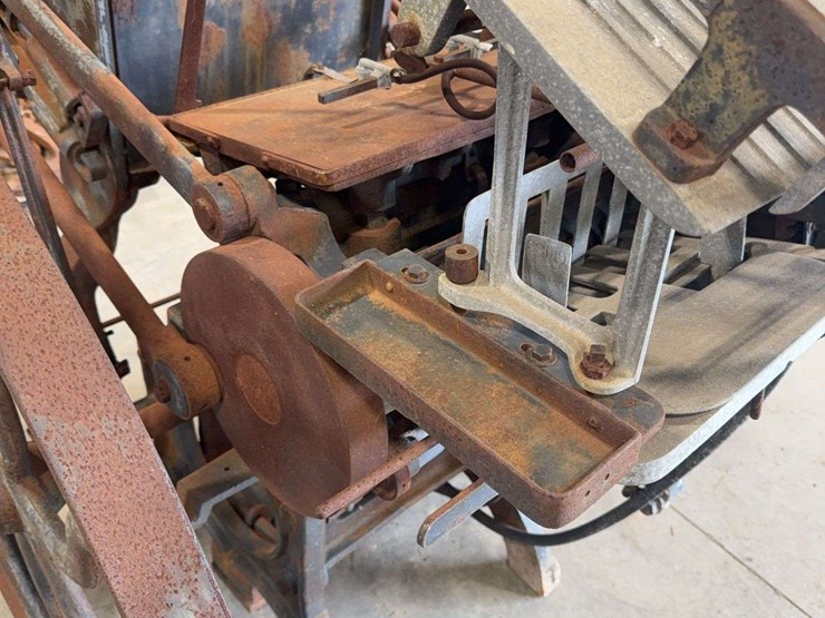 the-chandler-&-price-co.-printing-press-image-9