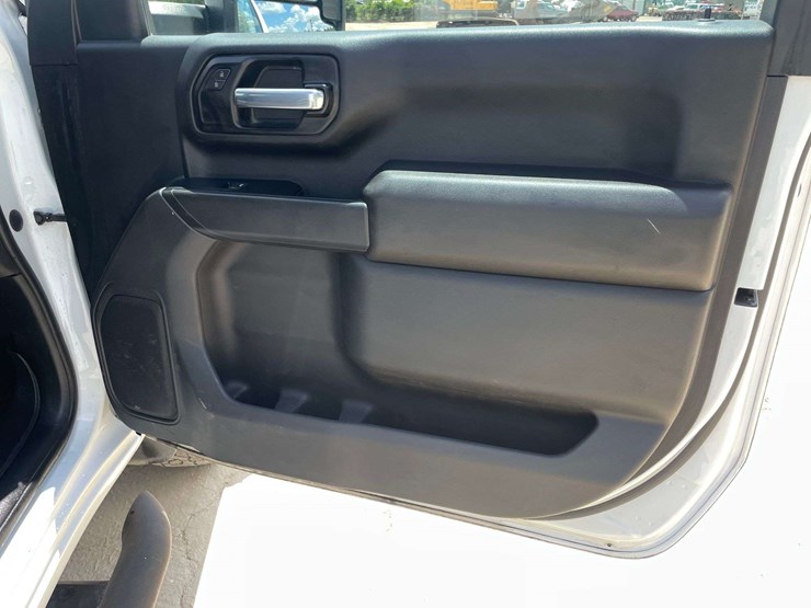 2021-chevrolet-silverado-3500-image-17