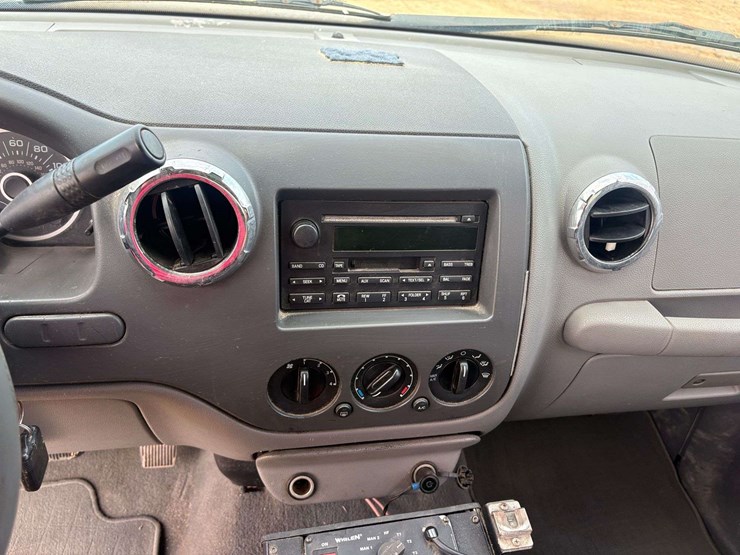 2005-ford-expedition-image-19
