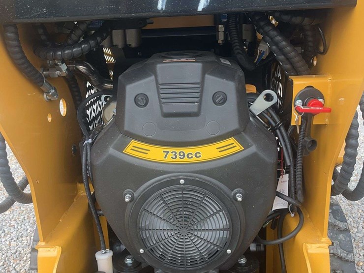agt-compact-track-loader-image-8
