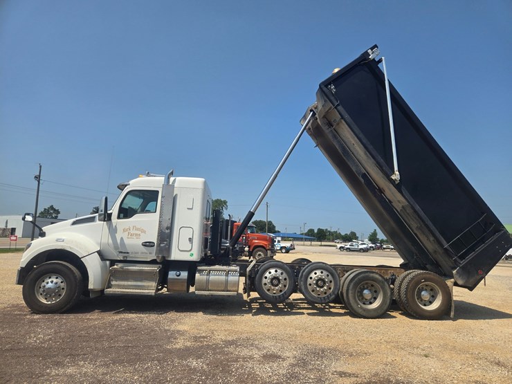 2019-kenworth-t880-image-26