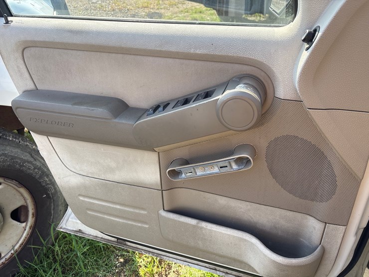 2006-ford-explorer-image-14