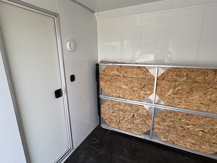 2018-bison-8011ldstlt-stock-combo-living-quarters-trailer-image-46
