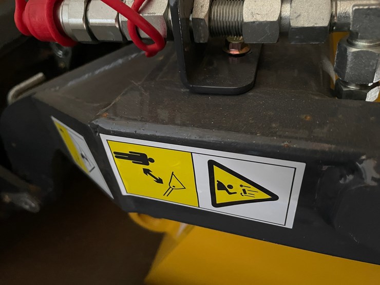 #9732-•-land-hero-mini-skid-steer-loader-image-32