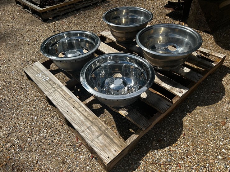 #1612-•-(4)-stainless-hub-caps-image-3
