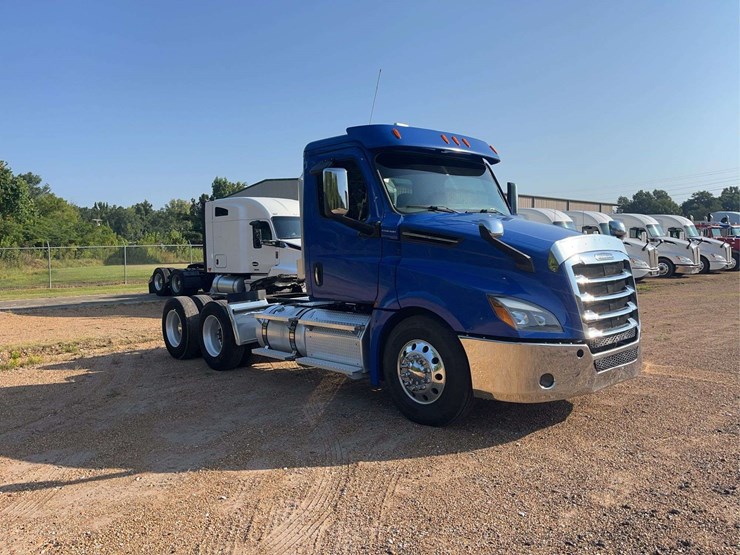 2021-freightliner-cascadia-truck-image-6