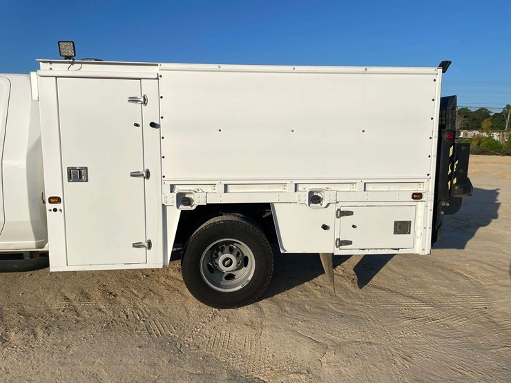 2021-chevrolet-silverado-3500-image-14