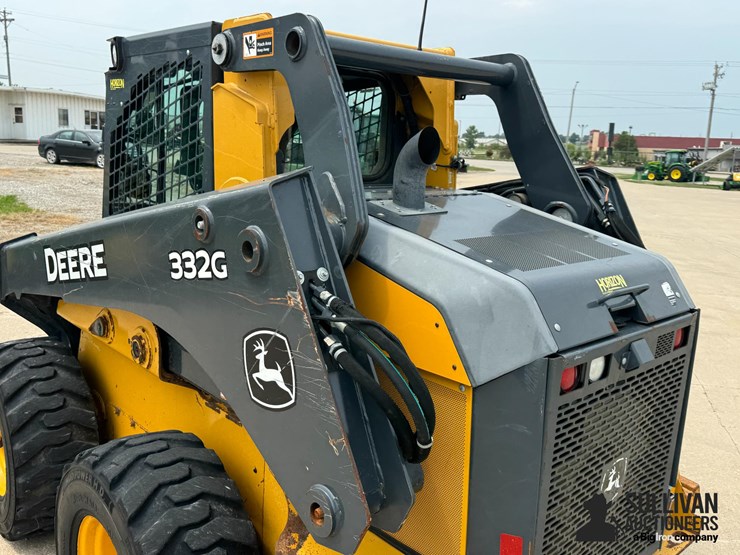 2017-deere-332g-image-19