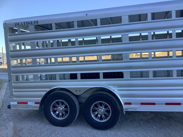 2025-platinum-18'-x-8"-livestock-trailer-image-10