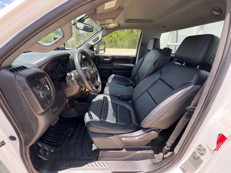 2021-chevrolet-3500hd-image-12