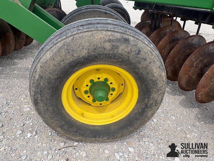 john-deere-235-image-9