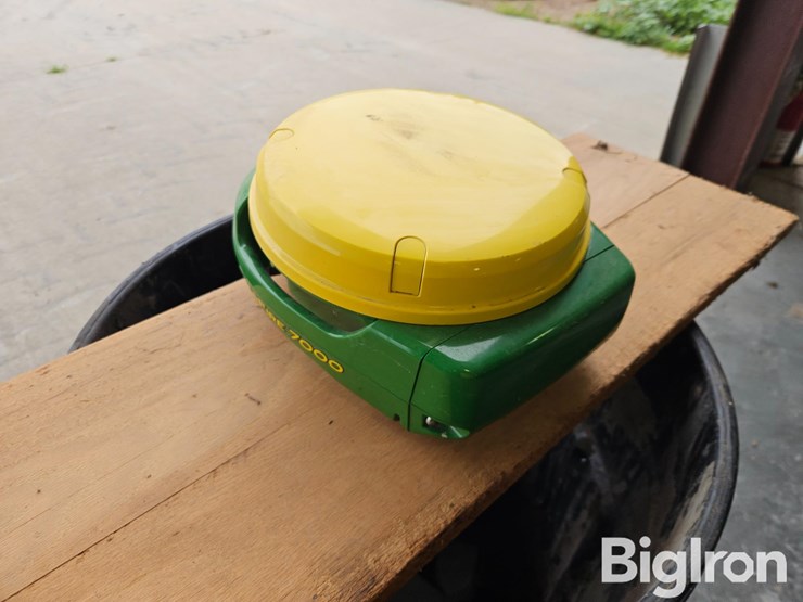 2023-john-deere-7000-image-4
