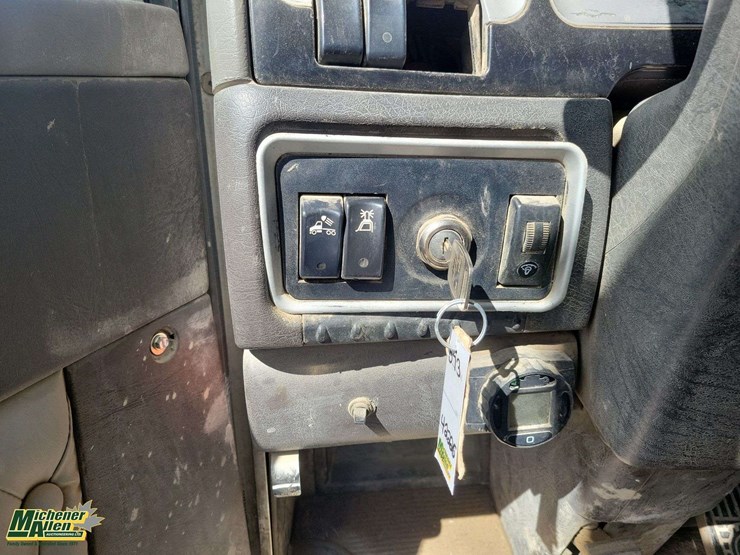 non-operable-2015-kenworth-t4-series-t/a-hook-lift-truck-image-20