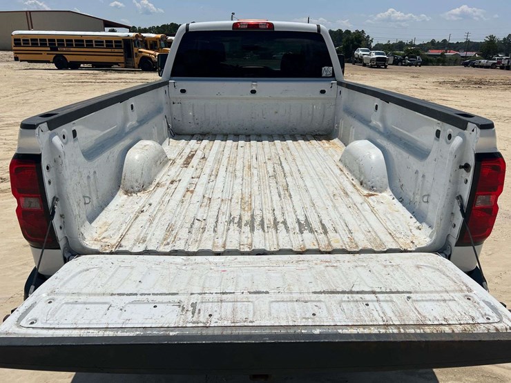 2015-chevrolet-silverado-2500hd-image-21