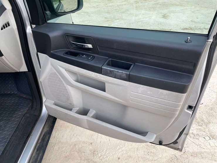 2009-dodge-caravan-image-17