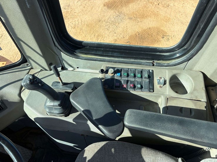 doosan-mega-200-v-image-25