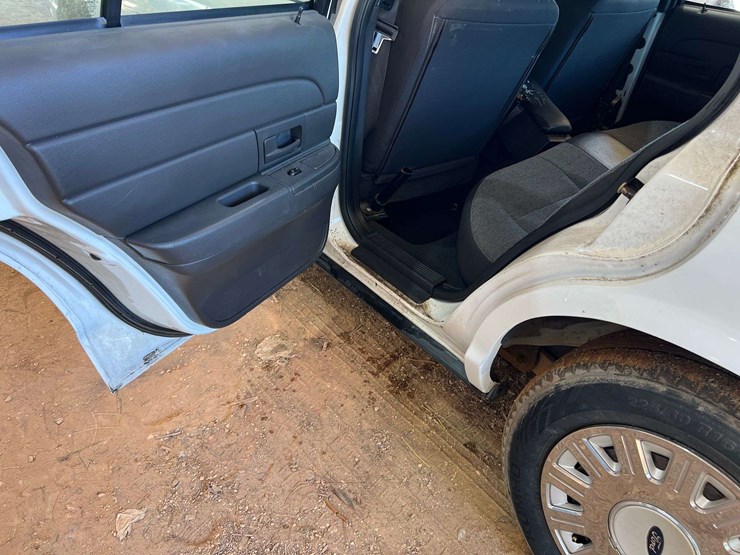 2003-ford-crown-vic-(188,503-miles)-image-18
