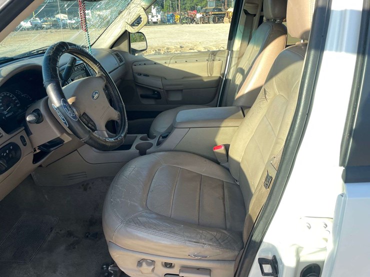 2002-ford-explorer-limited-image-10