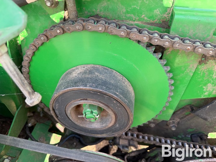 john-deere-630f-image-12