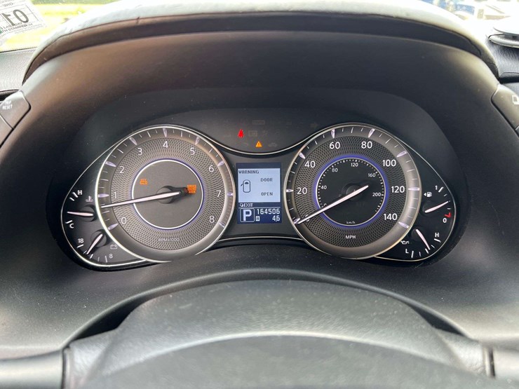 2012-infiniti-qx56-image-23