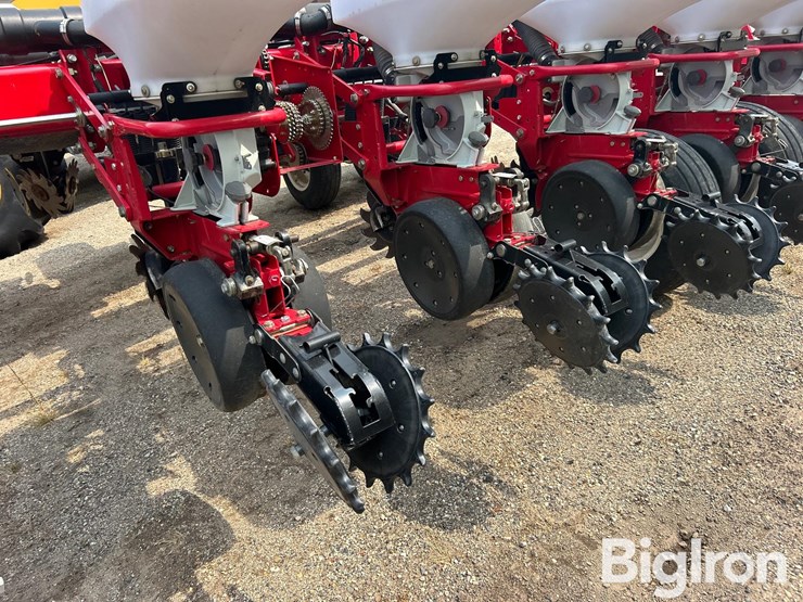 2013-massey-ferguson-8180-16r30-planter-image-11