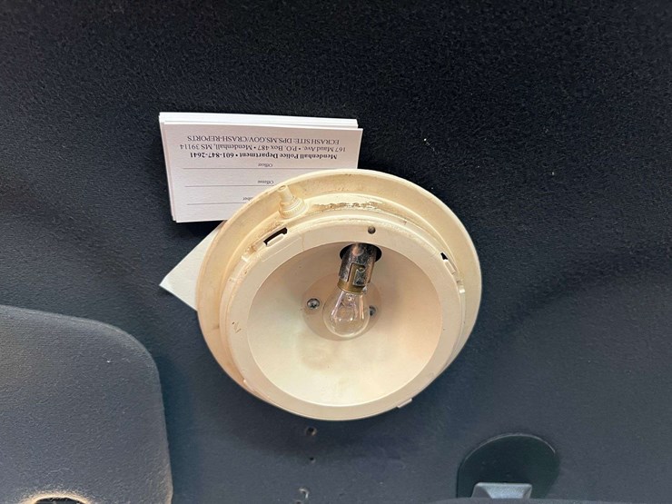 2004-ford-crown-vic-(211,135-miles)-image-32