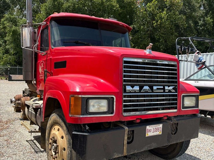 1998-mack-ch600-image-1
