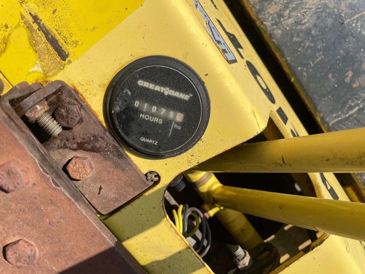 great-dane-52”-zero-turn-mower-(1075-hours)-image-14