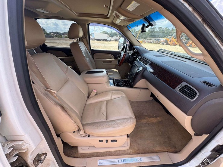 2013-gmc-sierra-2500hd-image-22
