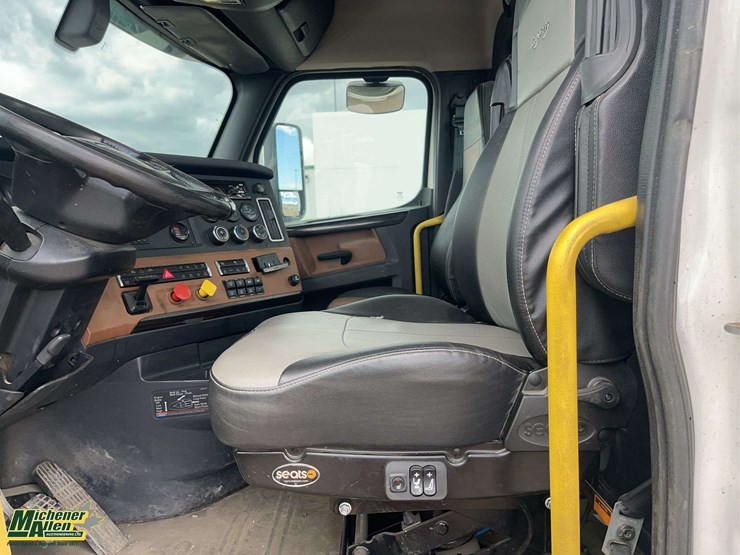 2018-freightliner-cascadia-t/a-day-cab-tractor-image-14