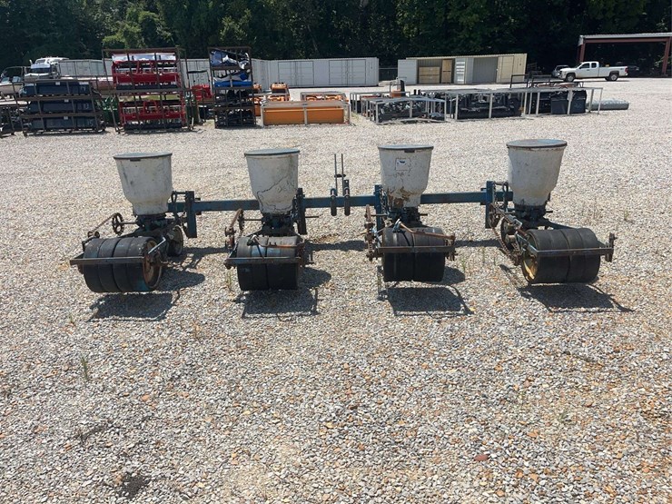 ford-4-row-burch-planter-image-3