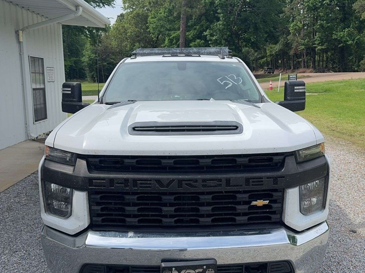 2020-chevrolet-silverado-4-x-4-truck-image-5