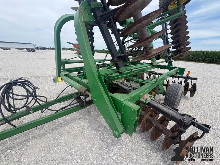 john-deere-235-image-18