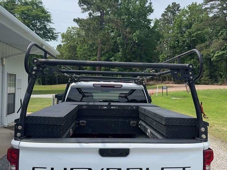 2020-chevrolet-silverado-4-x-4-truck-image-9