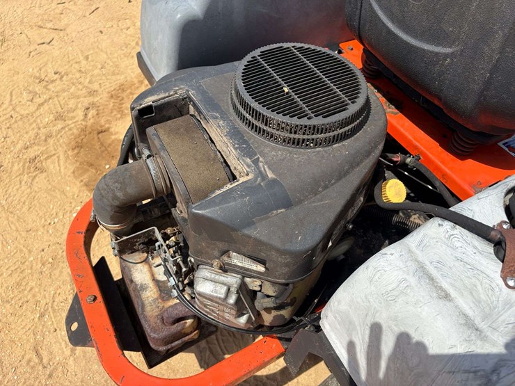 husqvarna-42"-zero-turn-lawn-mower-image-15