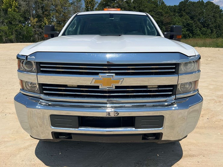 2015-chevrolet-silverado-2500hd-image-5