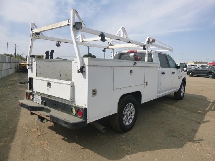 2016-dodge-ram-3500-image-4