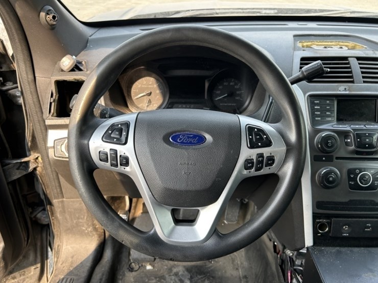 2014-ford-explorer-image-17