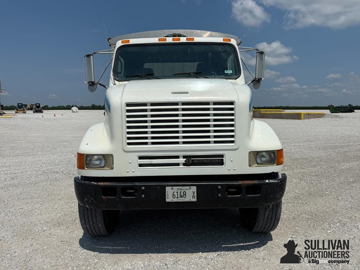 1993-international-8100-image-2