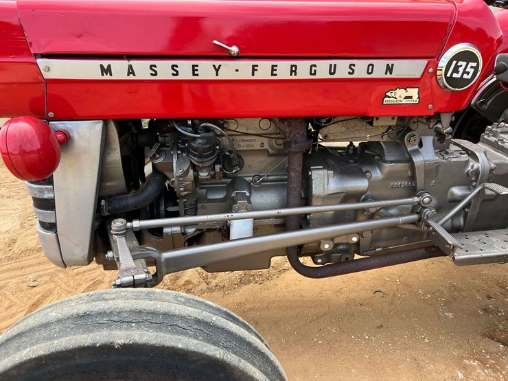 massey-ferguson-135-image-11