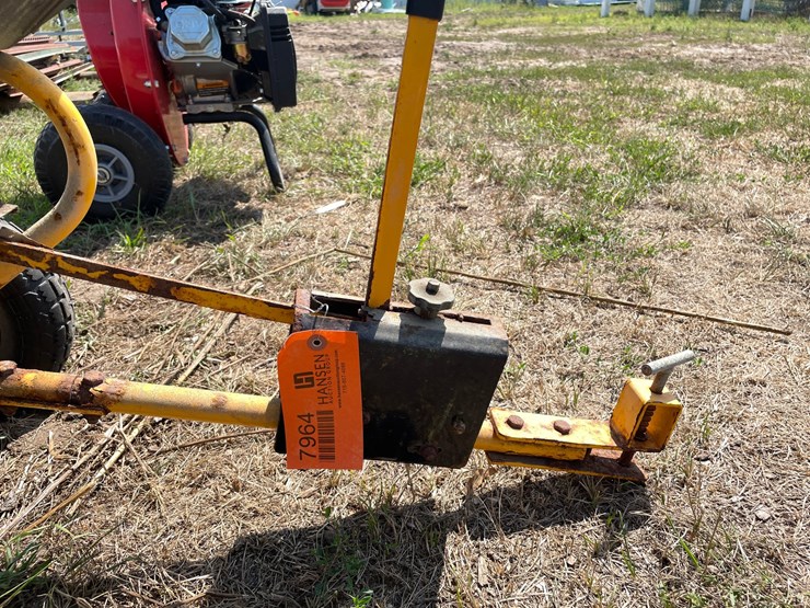 #7964-•-yardworks-towable-lawn-spreader-image-8
